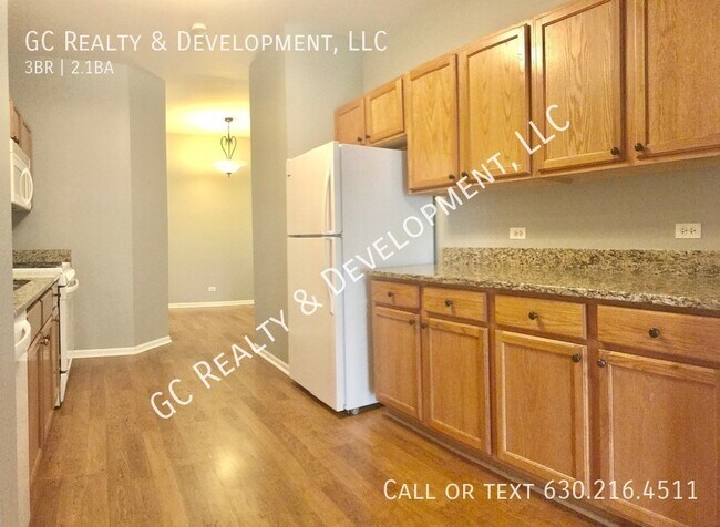 Foto del edificio - ***3 BDRM + LOFT / 2.5 BTHS / 2 CAR GARAGE...