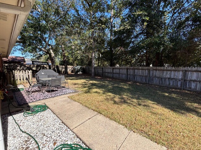 Foto del edificio - FOR RENT