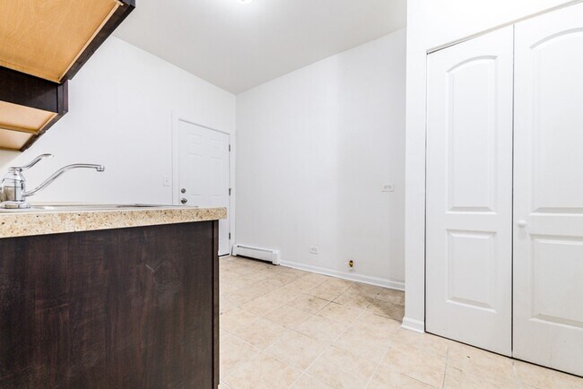 Foto del edificio - 5556-5576 W Jackson Blvd