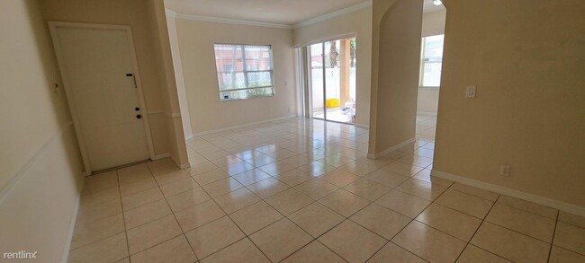 Building Photo - 3 br, 2.5 bath House - 5538 Boynton Garden...