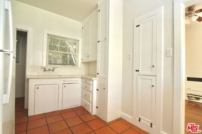 Foto del edificio - 4557 Lexington Ave