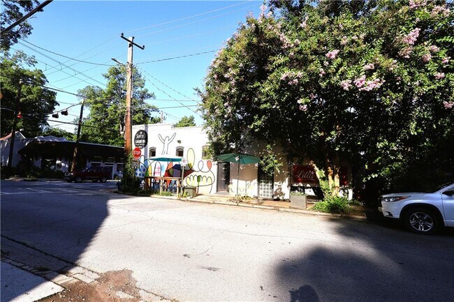 Foto del edificio - 405 Oakdale Rd NE