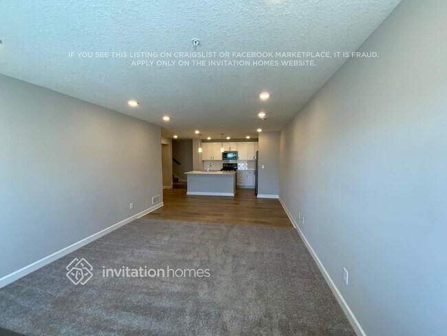 Building Photo - 10948 Yalta St NE