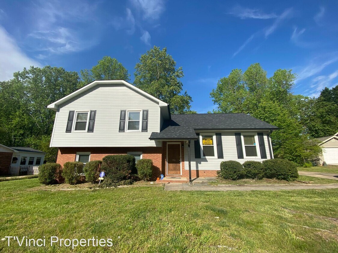 Primary Photo - 4 br, 2.5 bath House - 313 Lakeside Drive
