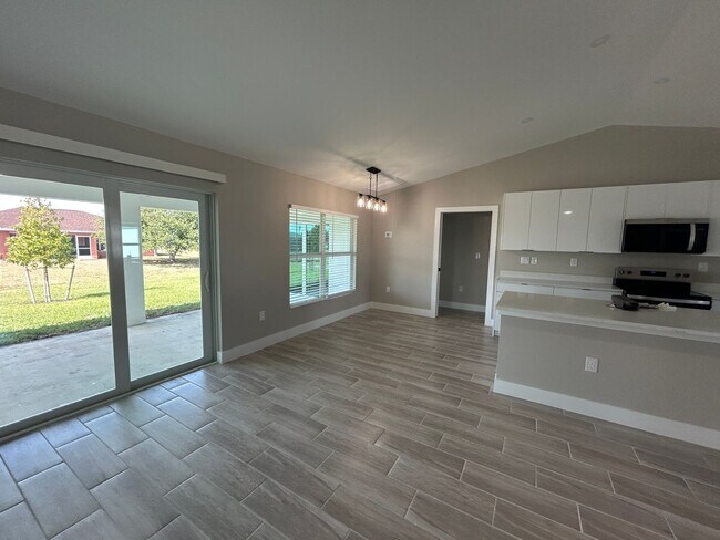 Foto del edificio - 2106 Nelson Rd N