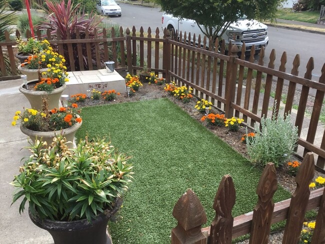 Building Photo - MODERN CONVENIANCES