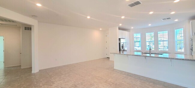 Foto del edificio - Beautiful Single Story Home in 55 + Commun...