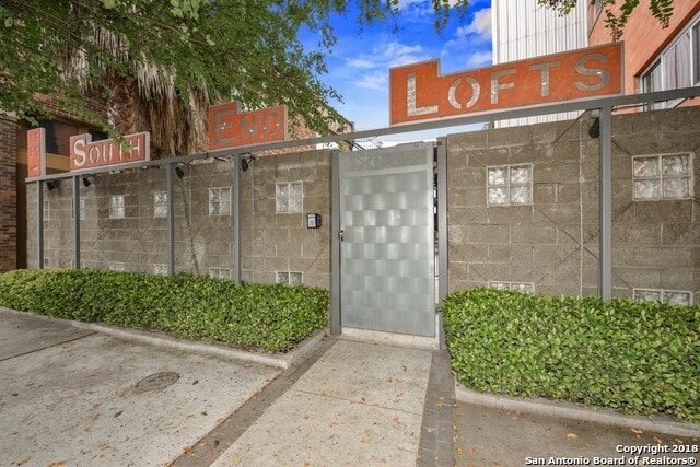 Building Photo - Historic Apartment in the heart of South t...