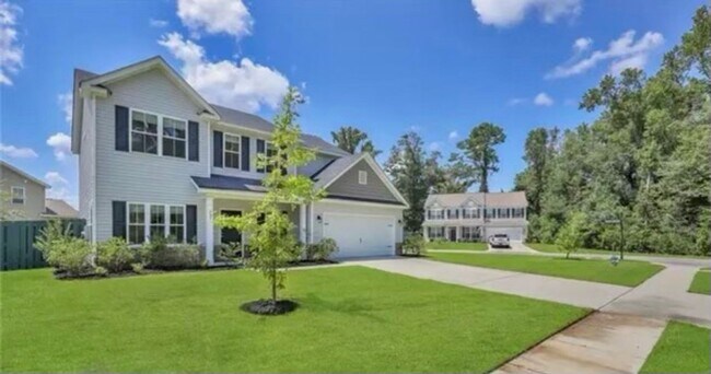 Foto del edificio - Beautiful 4 Bedroom, 3 Bathroom Home in Th...