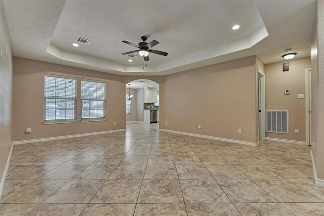 Building Photo - 10657 Royal Cavins Dr