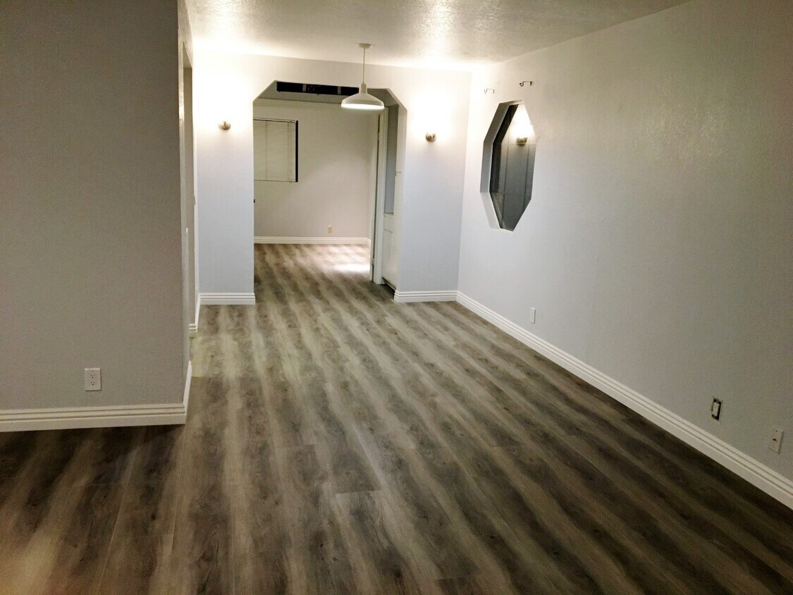 Foto principal - 7307 Haskell Ave
