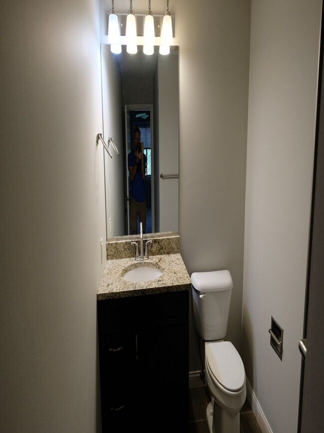 Foto del edificio - 1307 Kingsridge Ct