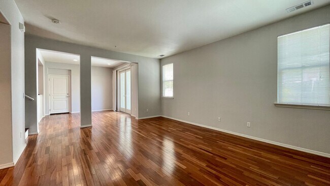 Foto del edificio - Beautifully Updated 3-Bedroom House with Patio in Broad Street Village
