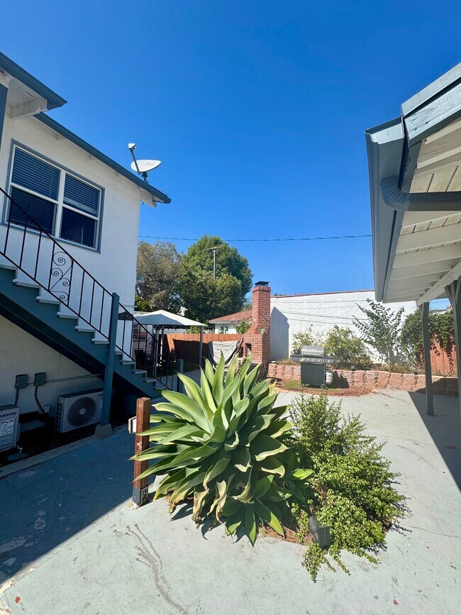 Building Photo - 3725 Cerritos Ave
