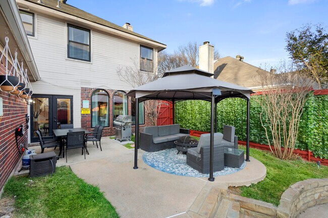 Foto del edificio - 3508 Misty Meadow Dr