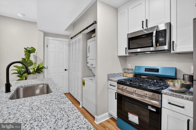 Building Photo - 212 36th St NE