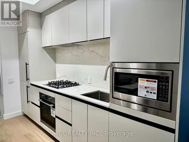 Photo du bâtiment - 1720 Bayview Ave