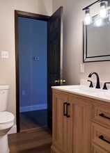 Building Photo - 454 Hy-Vue Dr