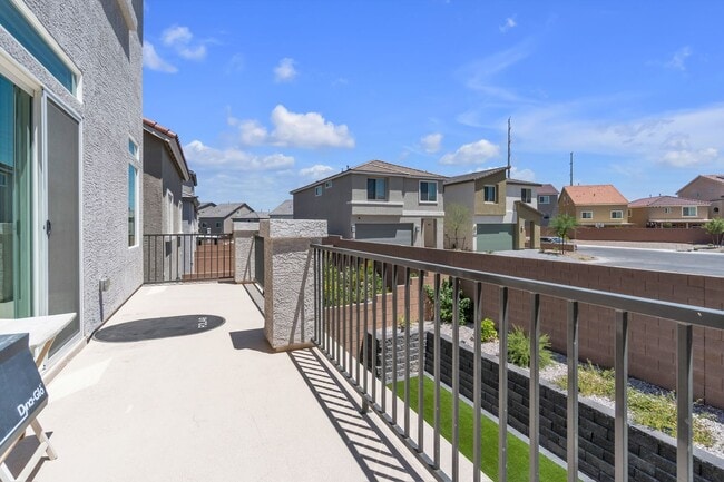 Building Photo - Large Southern Highlands Tri-Level Home. P...
