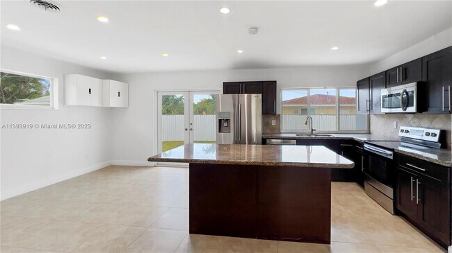 Foto del edificio - 20655 Highland Lakes Blvd
