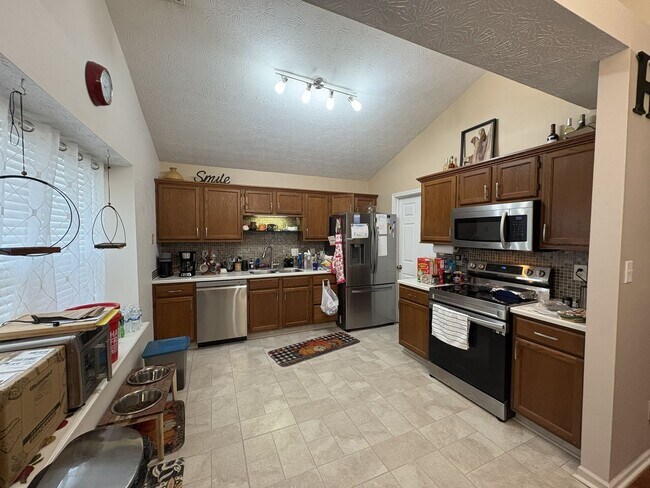 Foto del edificio - 3044 Village Park N Dr