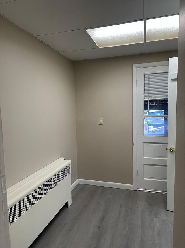 Building Photo - Two Bedroom Row Home for Rent
