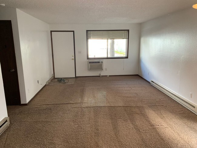 Building Photo - 2 br, 1 bath House - 221 SE 148th Ave