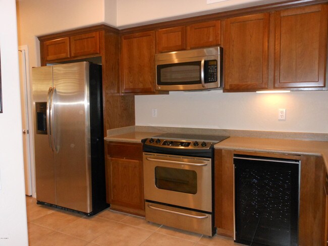 Building Photo - 2128 W Tallgrass Trail