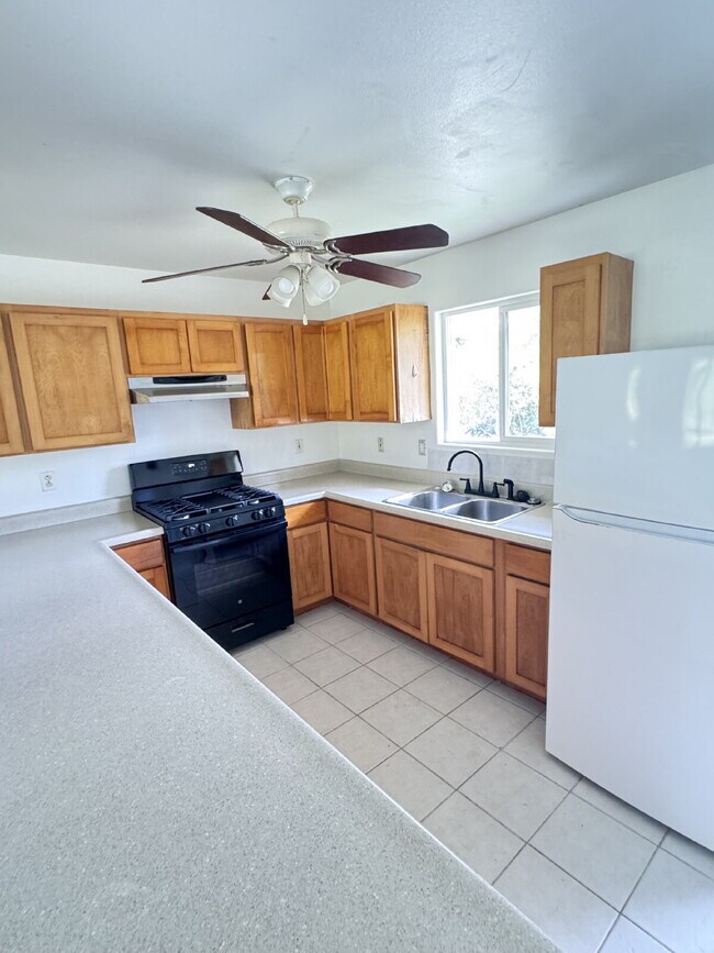 Foto del edificio - 3bd/2ba For Rent with Walking Distance to ...