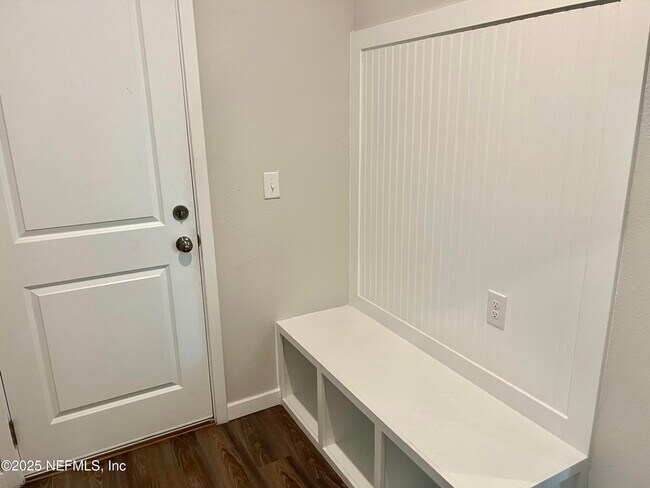 Foto del edificio - 14750 Cashew Ave