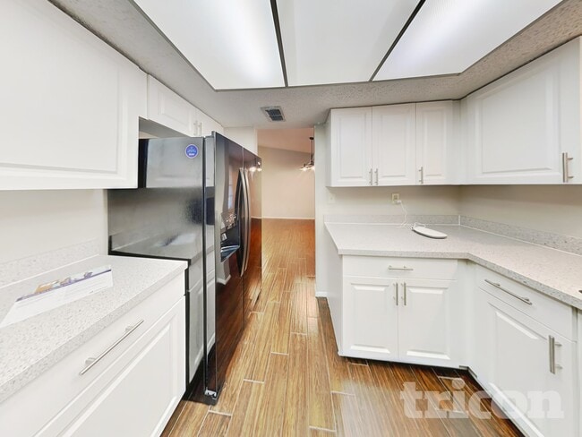 Foto del edificio - 8102 Chickasaw Ln