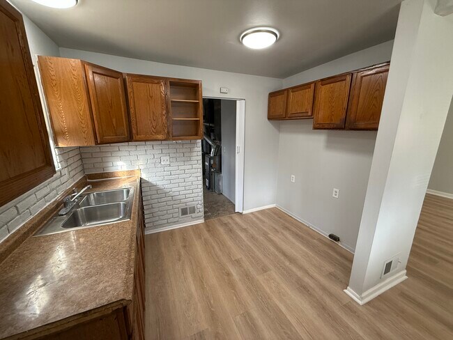 Foto del edificio - 14219 Hobart Ave