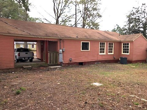 Foto del edificio - 3 Bedroom/1 bath home on corner lot with a large fenced back yard