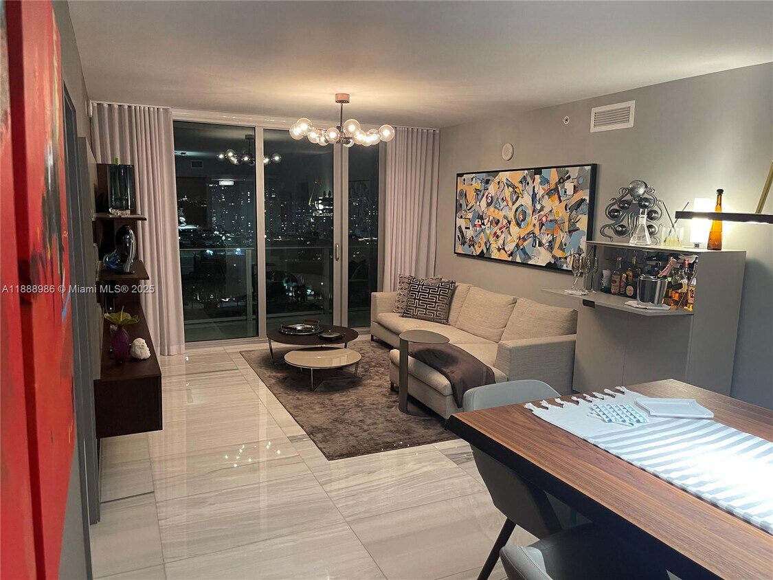Foto principal - 330 Sunny Isles Blvd