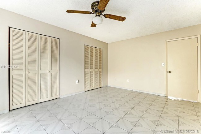 Building Photo - 1 br, 1 bath Condo - 911 Michigan Ave # 204