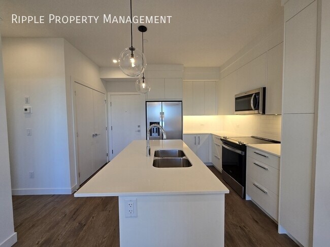 Photo du bâtiment - AMAZING 2 BEDS, 2 BATHS APARTMENT/CONDO | PRIVATE BALCONY