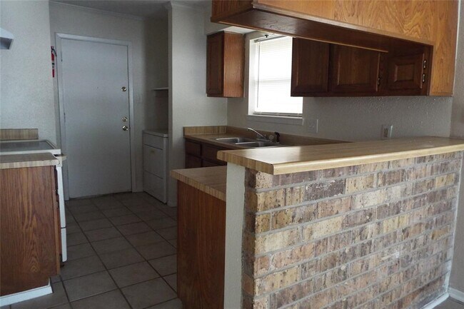 Building Photo - 1047 Lovett St