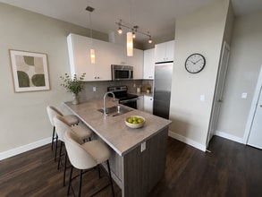 Building Photo - 44565-44565 Vandell Dr