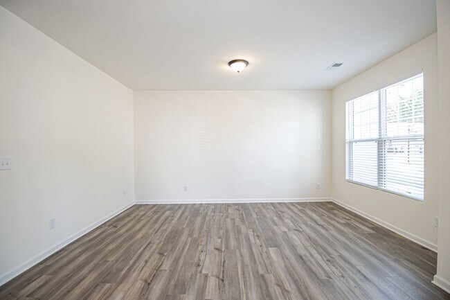 Building Photo - Great Wesley Chapel Location!
