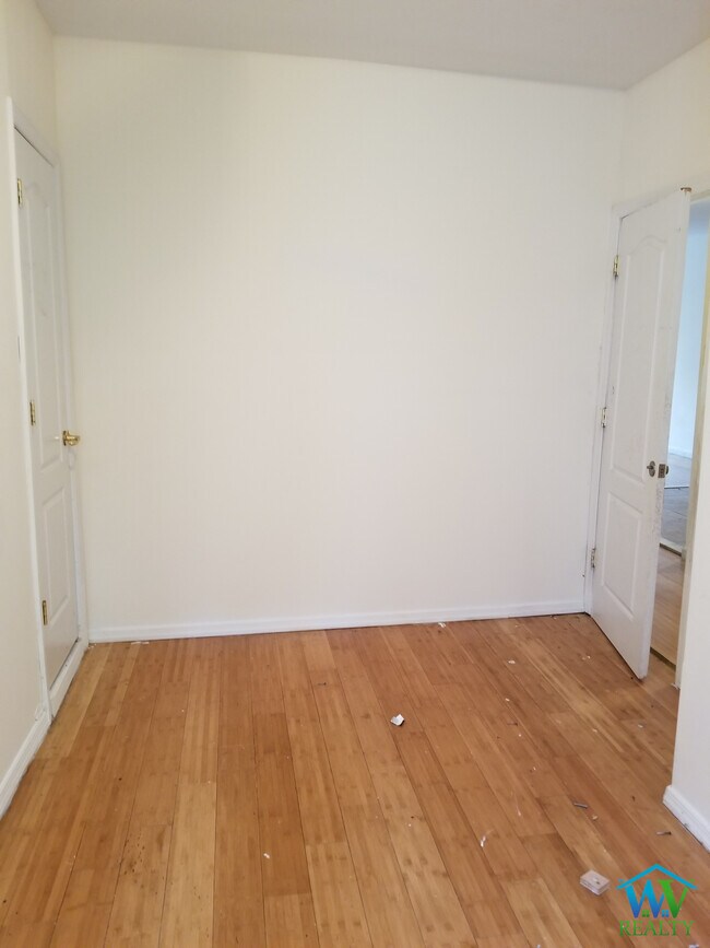 Foto del edificio - 29 E 169th St