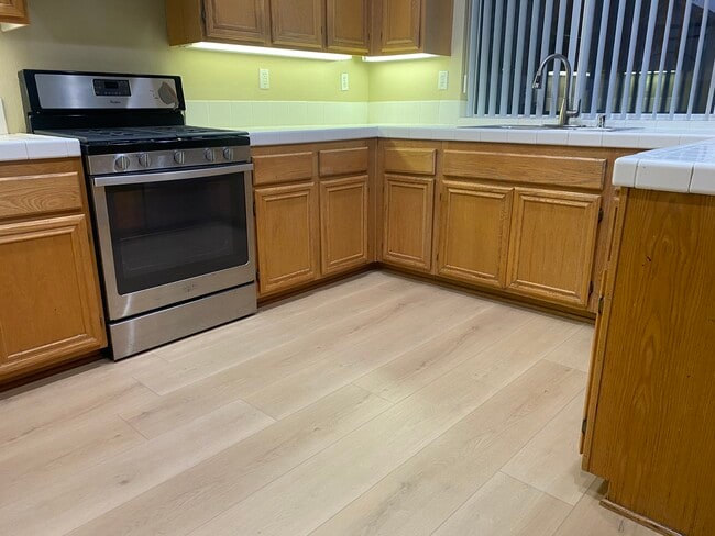 Building Photo - 32552 Sunnyvail Cir