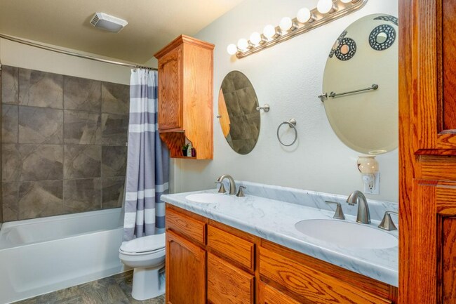 Foto del edificio - 700 W Bridle Ln