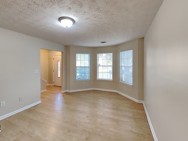 Building Photo - 6468 Drake Manor