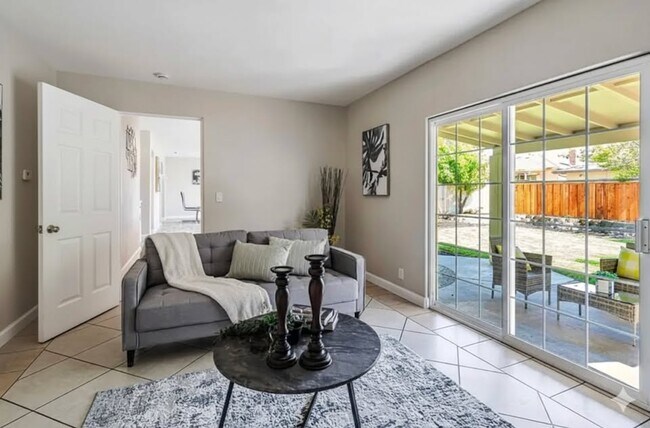 Foto del edificio - 3342 Dias Dr