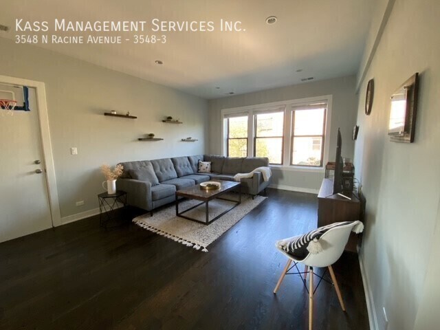 Foto del edificio - 3548 N Racine Ave