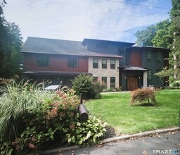 Building Photo - 35 Huckleberry Dr S