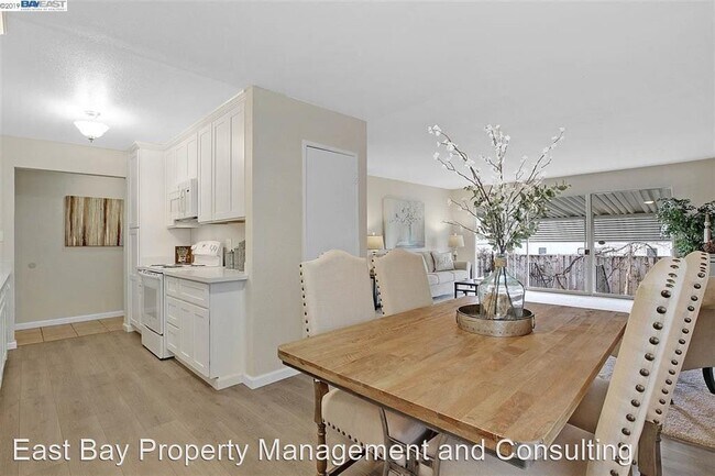 Foto del edificio - 4 br, 2 bath House - 385 Lee Ave.