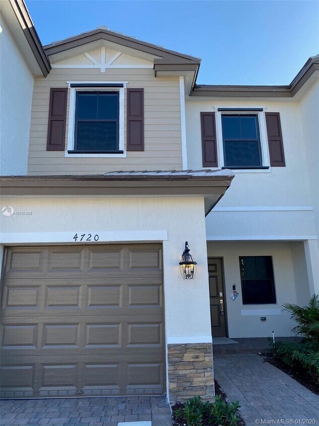 Primary Photo - 4720 CASPIAN Way