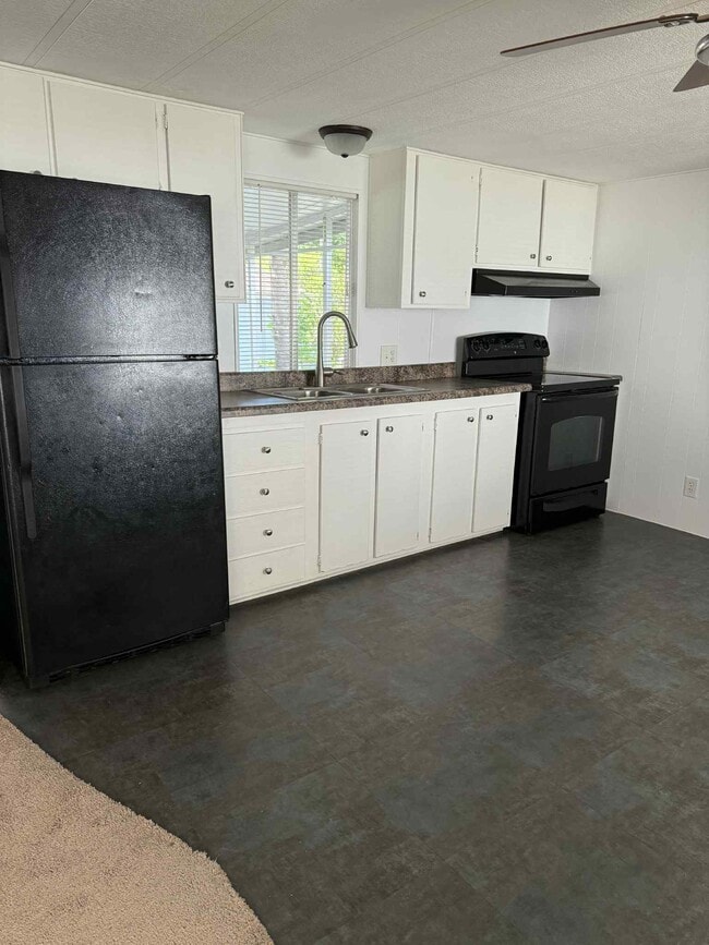 Building Photo - 16916 Bachmann Ave