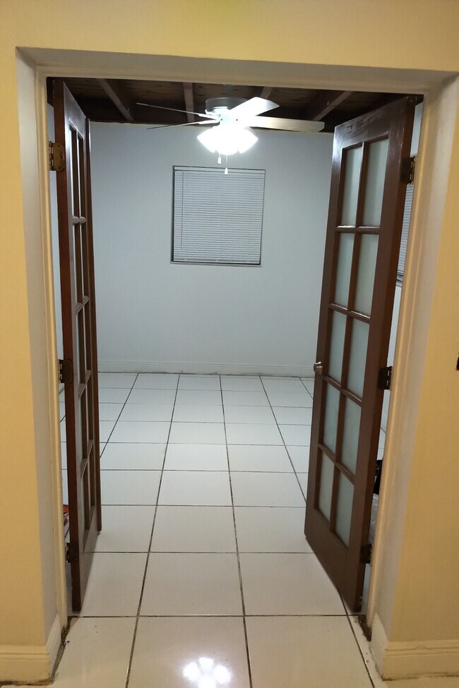 Sala de estar acristalada / Dormitorio n.º 3 - 2813 Acapulco Dr